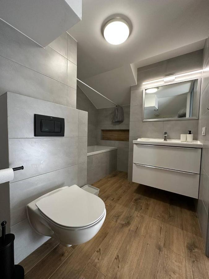 Double Twin #8 With Private Bathroom Warszawa