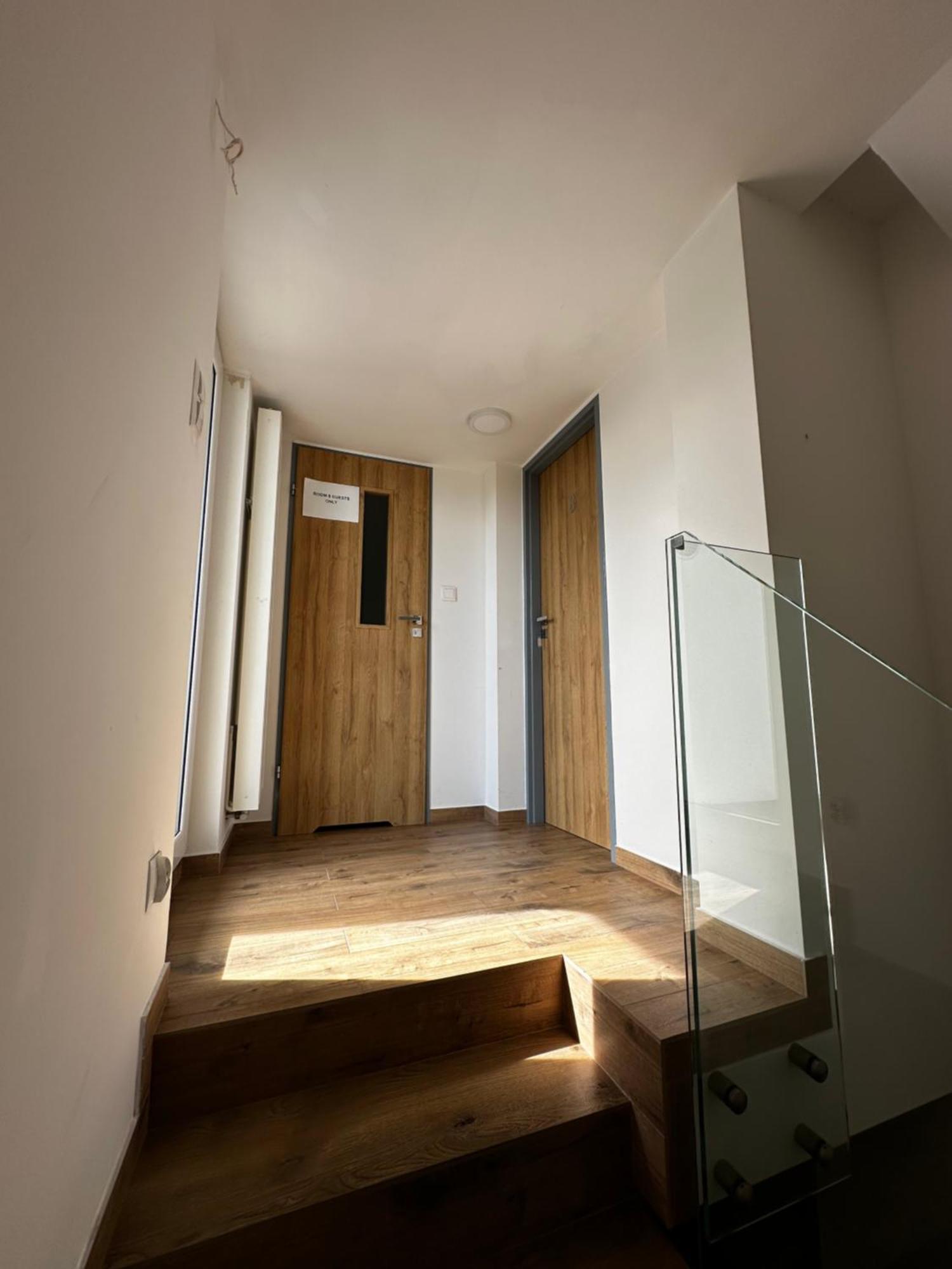 Double Twin #8 With Private Bathroom Gjestgiverier *